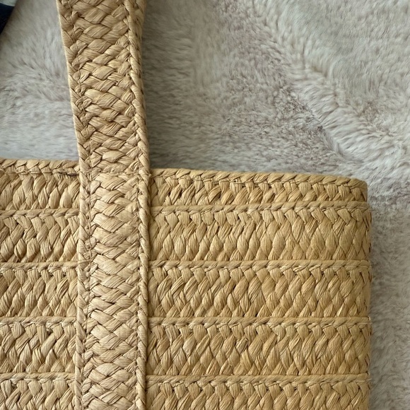 NWOT Draper James Everyday Straw Tote Bag with Floral Satin Scarf - Picture 6 of 7